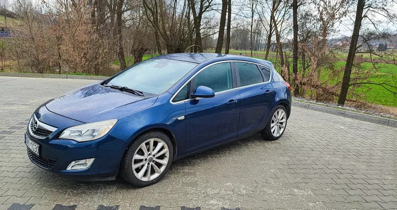 samochody osobowe Opel Astra cena 21000 przebieg: 248365, rok produkcji 2009 z Miechów